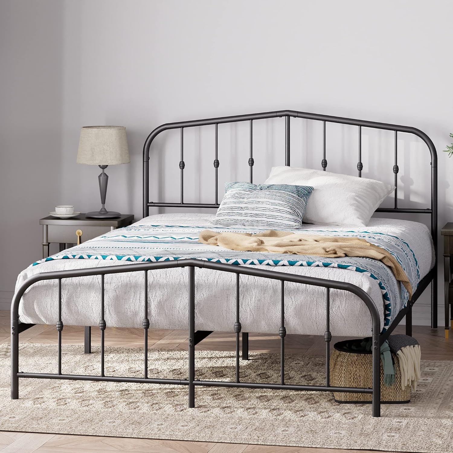 Zinus Heidi King size Bed frame - Bed 150x200 cm - 30 cm Height with Underbed storage - Metal Platform Bed frame with Headboard and Footboard - Black
