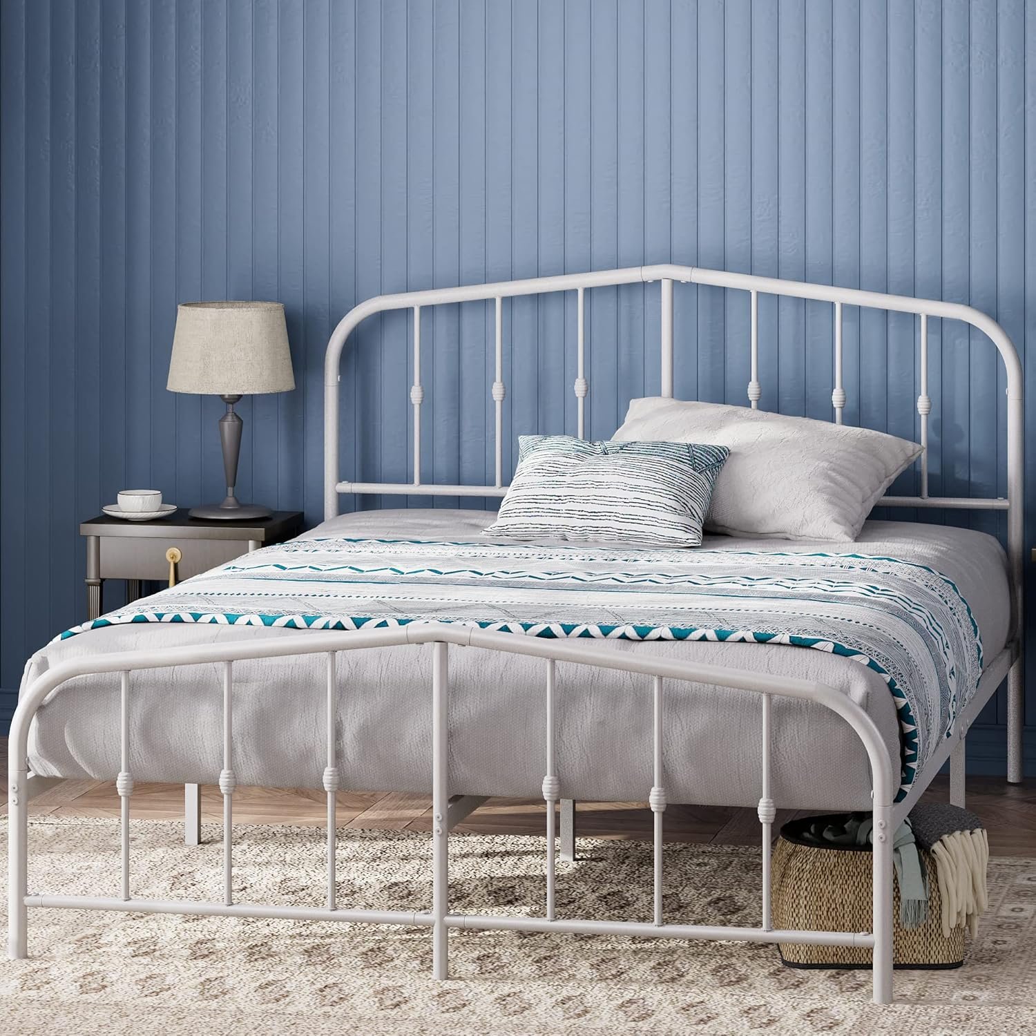 Zinus Heidi King size Bed frame - Bed 150x200 cm - 30 cm Height with Underbed storage - Metal Platform Bed frame with Headboard and Footboard - White